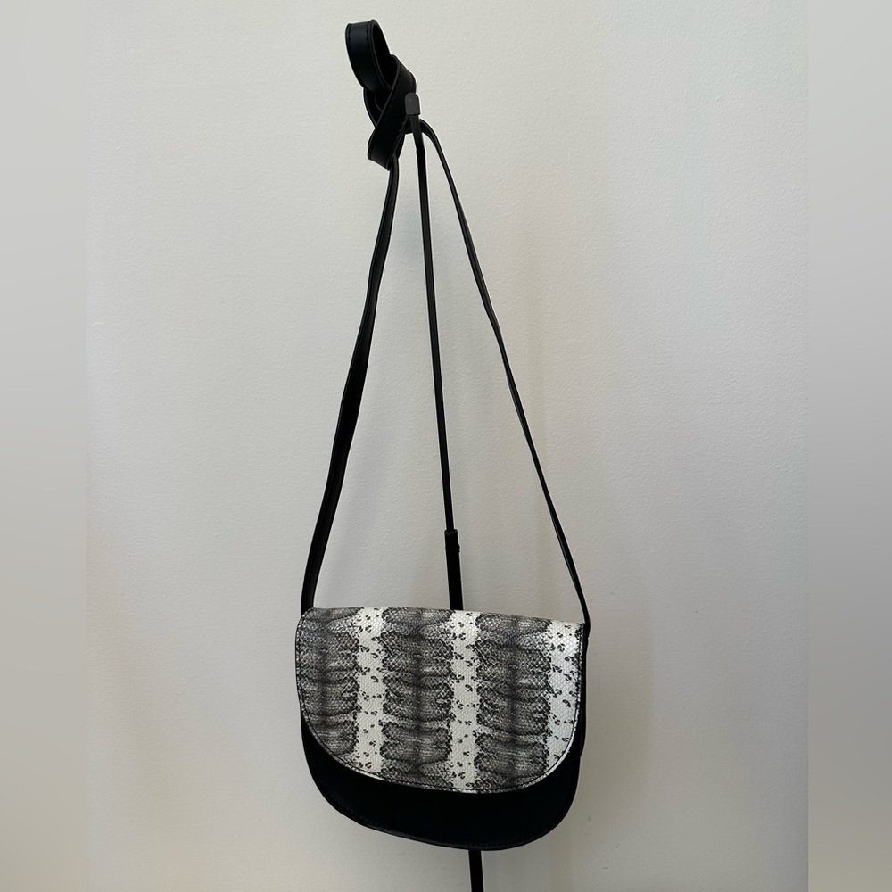 Street Level Crossbody EUC